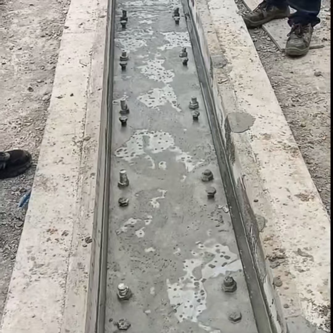 尖草坪港口码头起重机龙门吊重型机械设备稳固用早强快凝轨道胶泥